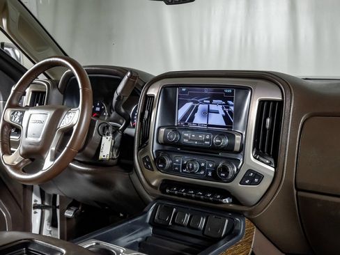 Used 2018 GMC Sierra 2500 Denali w/ Suspension Package, Off-Road AWD/4WD image 22