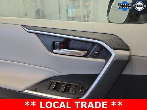 Used 2021 Toyota RAV4 XLE Premium image 12