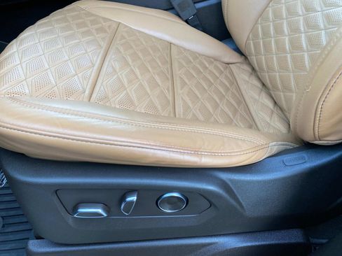 Used 2021 Cadillac Escalade Premium Luxury image 23