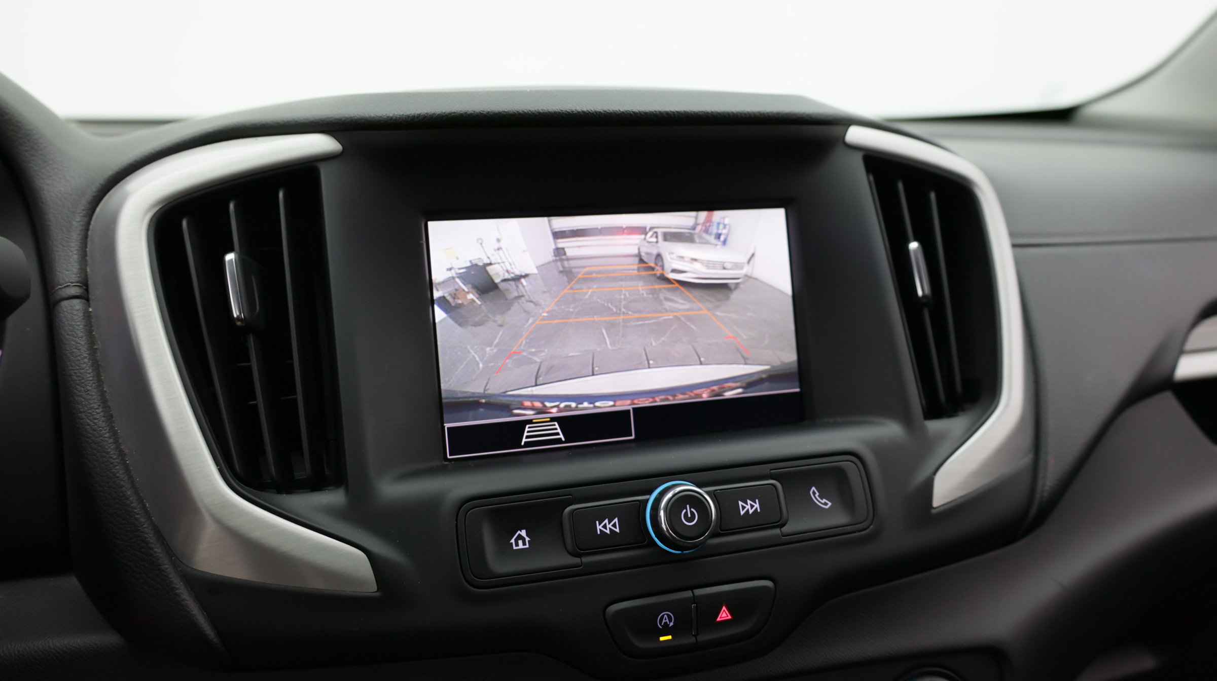 Used 2024 GMC Terrain SLE FWD image 18