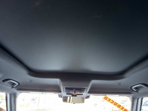 Certified 2025 Land Rover Defender 110 X-Dynamic SE image 17