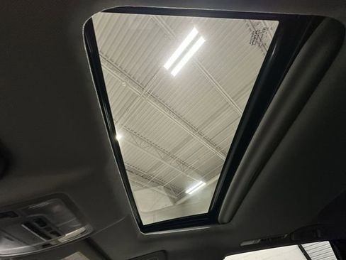 Used 2019 Toyota Highlander XLE image 33