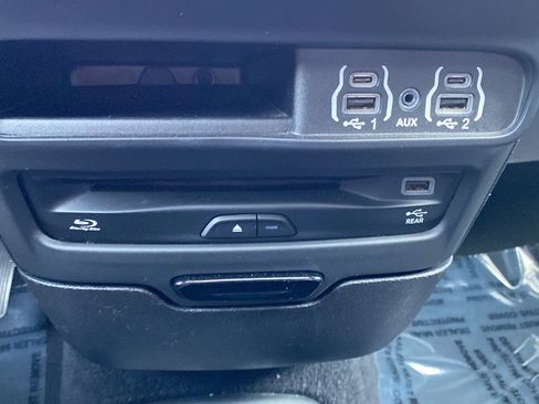 Used 2021 Chrysler Pacifica Touring-L w/ Uconnect Theater Family Group AWD/4WD image 43