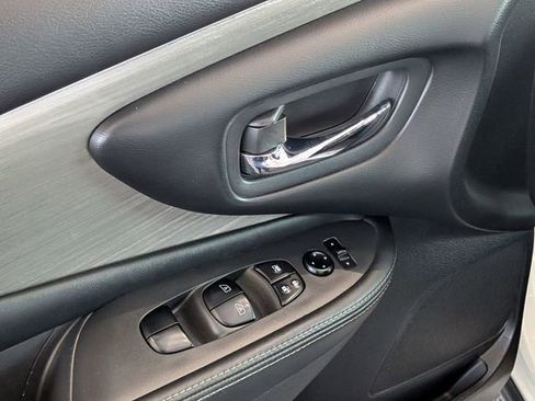 Used 2015 Nissan Murano SV w/ Premium Package FWD image 9