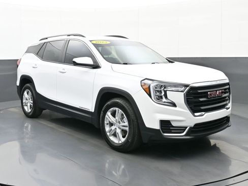 Used 2023 GMC Terrain SLE w/ Driver Convenience Package image 1