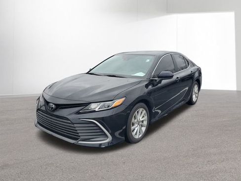 Used 2023 Toyota Camry LE image 11