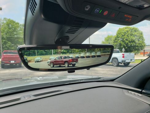 New 2026 Chevrolet Traverse LT w/ Sun and Wheel Package FWD image 27
