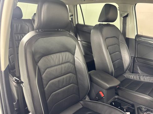 Used 2018 Volkswagen Tiguan SEL Premium image 28