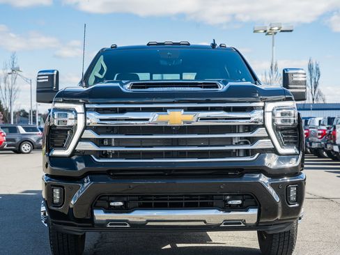 Used 2024 Chevrolet Silverado 3500 High Country w/ High Country Premium Package image 2