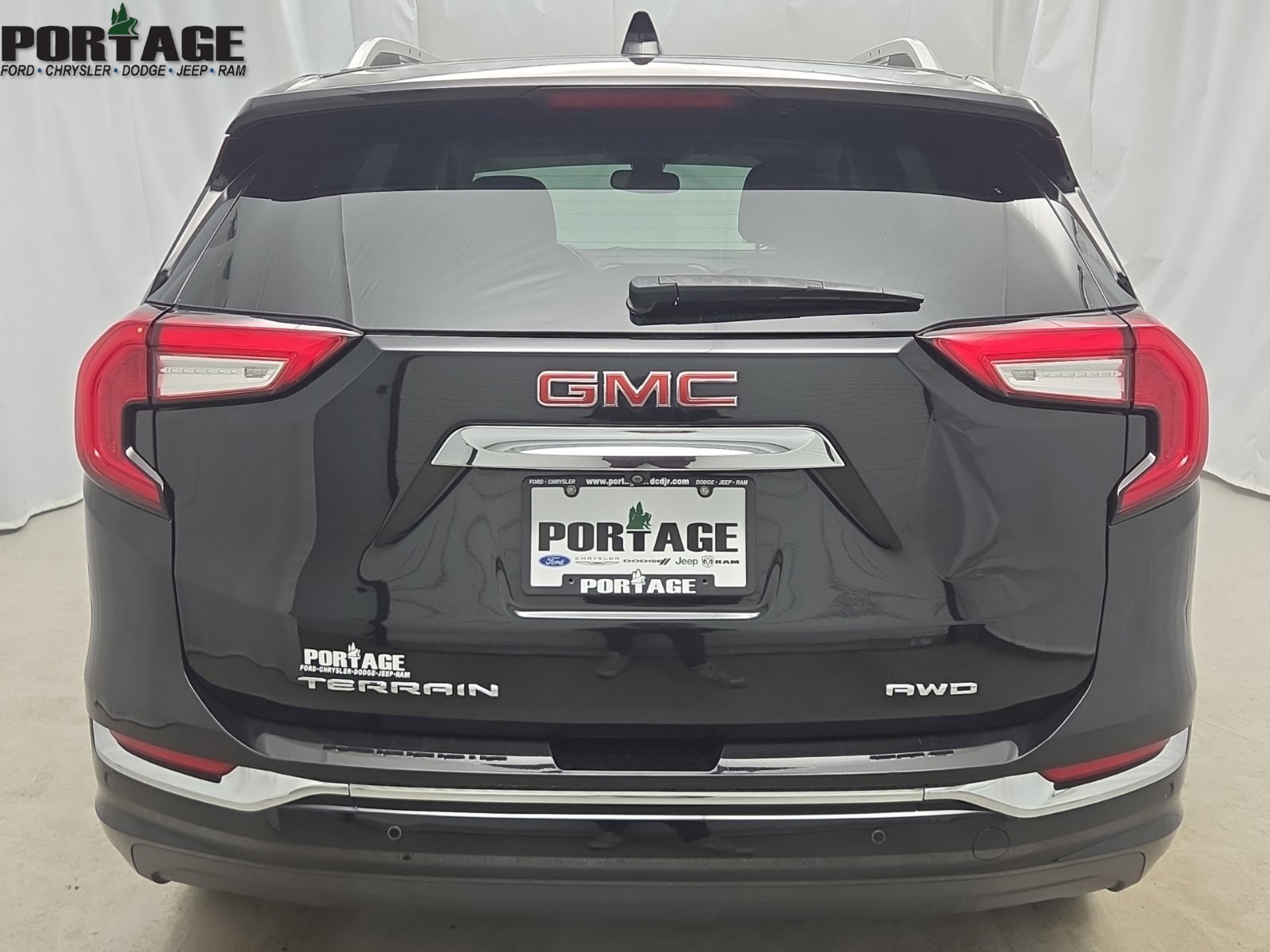Used 2023 GMC Terrain Denali w/ LPO, Floor Liner Package AWD/4WD image 6