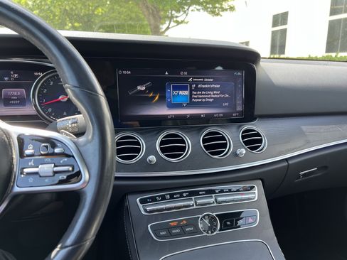 Used 2019 Mercedes-Benz E 300 4MATIC image 31