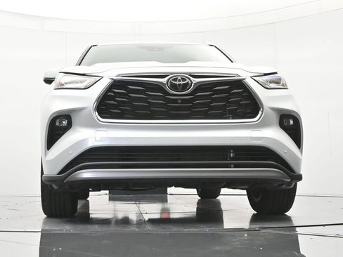 Used 2022 Toyota Highlander Platinum FWD image 40