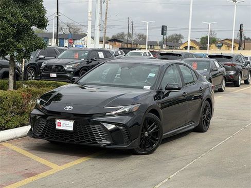 Certified 2025 Toyota Camry SE image 2