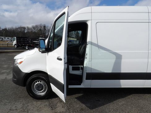 Used 2023 Mercedes-Benz Sprinter 2500 image 13