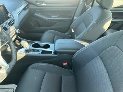 Used 2024 Nissan Altima 2.5 SV FWD image 18