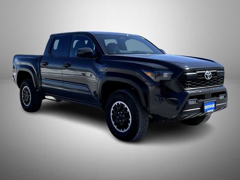 Used 2025 Toyota Tacoma TRD Off-Road image 3