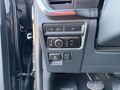 Used 2024 Ford F150 Lariat image 22