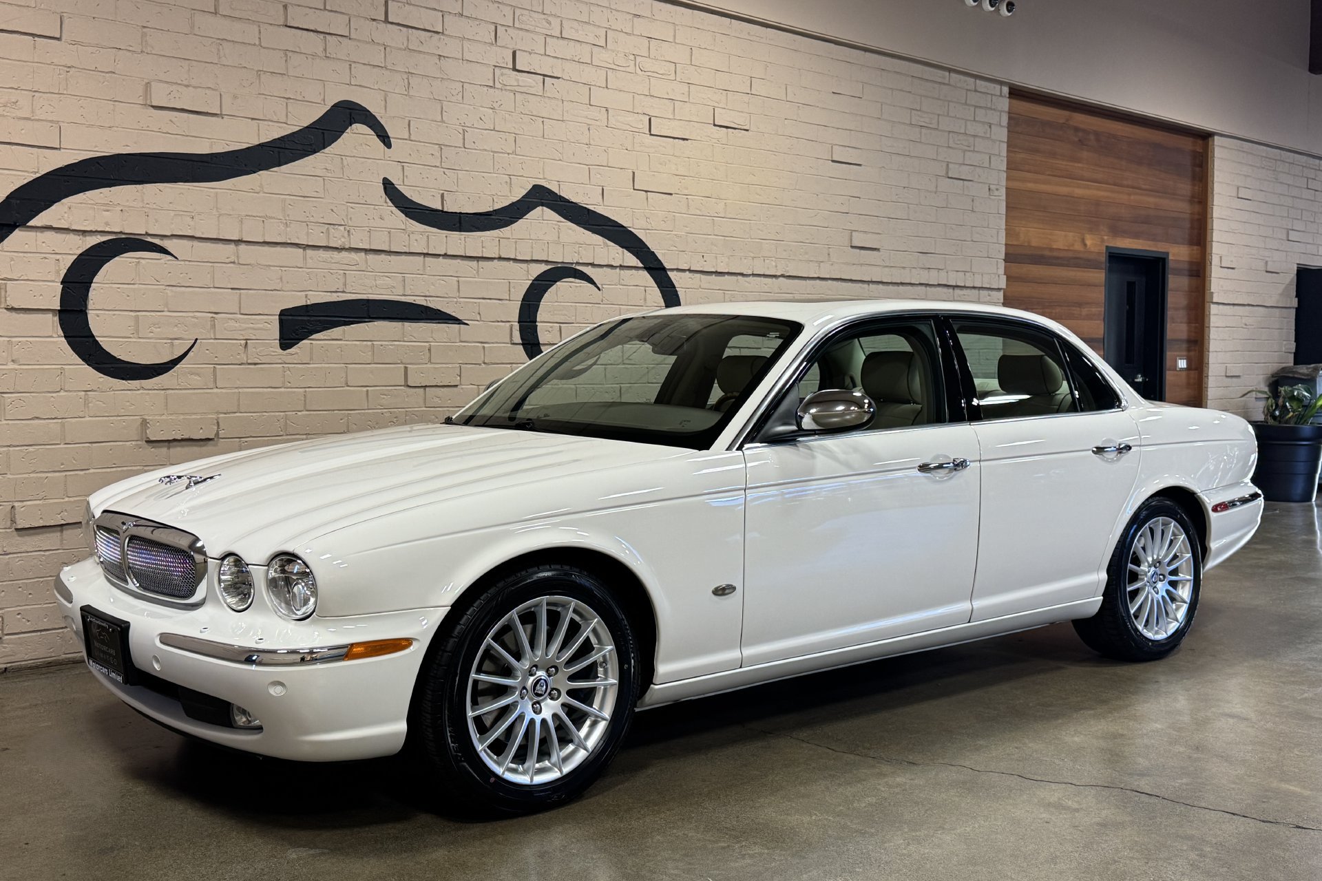 Used 2007 Jaguar XJ8 RWD image 12