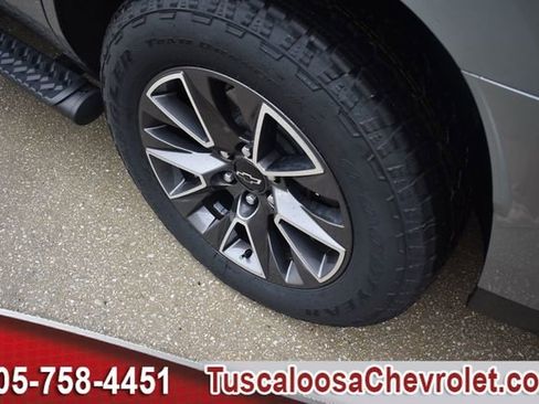 Used 2024 Chevrolet Tahoe Z71 w/ Luxury Package AWD/4WD image 16