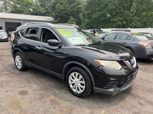 Used 2016 Nissan Rogue S w/ Appearance Package AWD/4WD image 4
