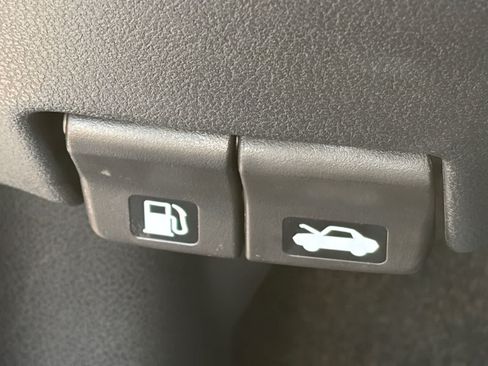 Certified 2019 Nissan Versa Note S FWD image 10