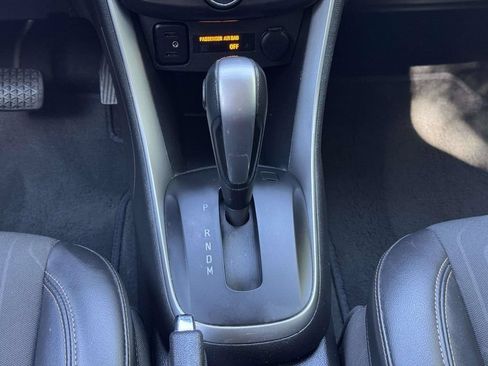 Used 2020 Chevrolet Trax LT w/ LT Convenience Package FWD image 8