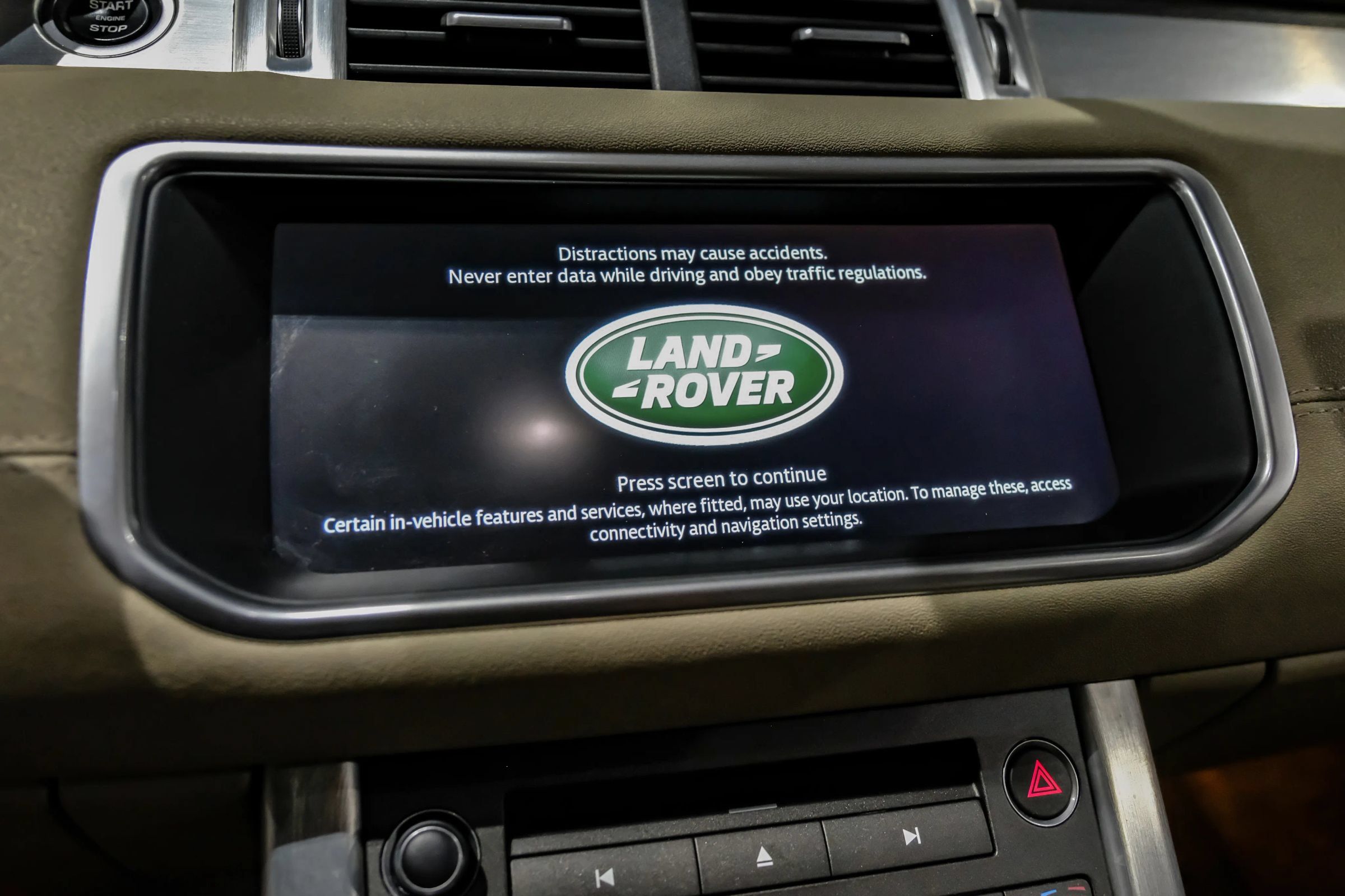 Used 2017 Land Rover Range Rover Evoque SE AWD/4WD image 26