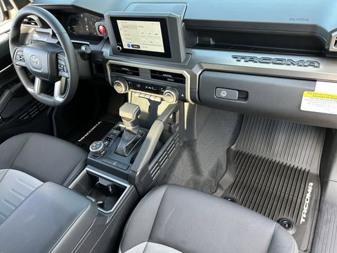 Used 2025 Toyota Tacoma TRD Off-Road AWD/4WD image 11
