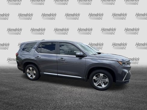 Used 2025 Honda Pilot EX-L image 2
