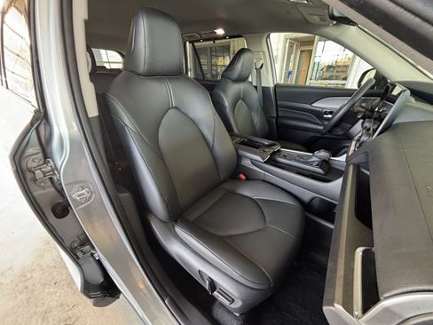 Used 2025 Toyota Grand Highlander FWD image 36