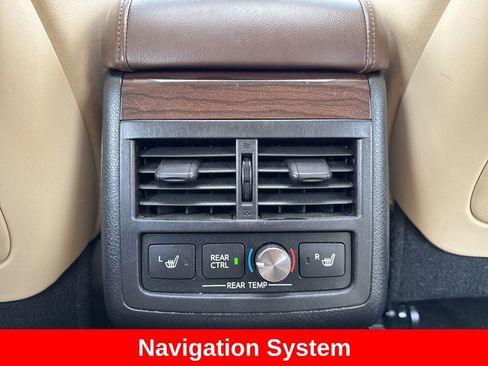 Used 2014 Toyota Avalon Limited image 18