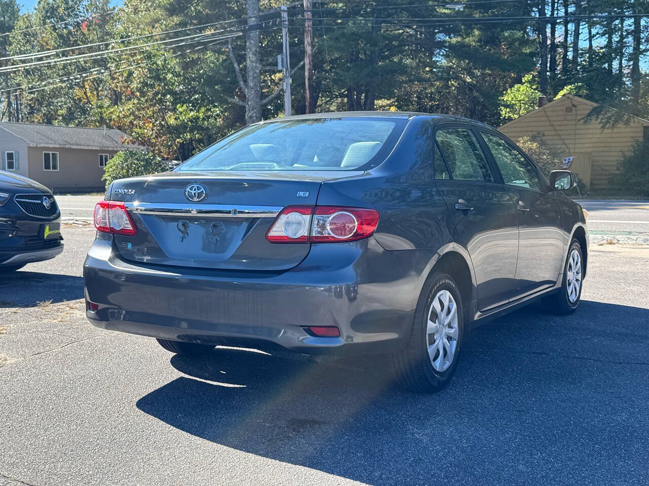 Used 2011 Toyota Corolla LE FWD image 3