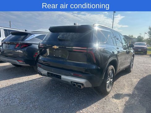 Used 2025 Chevrolet Traverse LT image 6