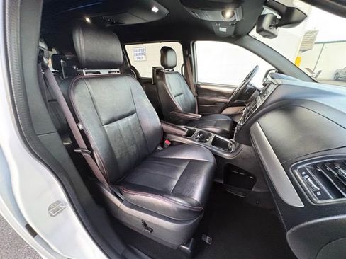 Used 2019 Dodge Grand Caravan GT image 26