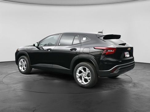 New 2026 Chevrolet Trax LS w/ LS Convenience Package FWD image 10