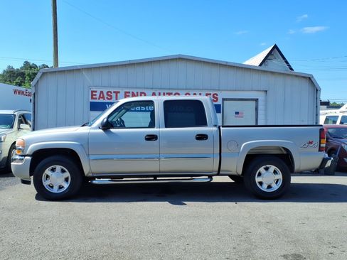 Used 2005 GMC Sierra 1500 SLE w/ Light Duty Power Package AWD/4WD image 2