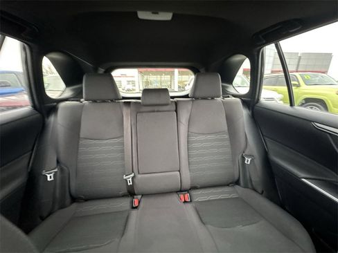 Used 2022 Toyota RAV4 SE image 13