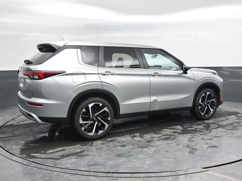 Used 2024 Mitsubishi Outlander SE image 4