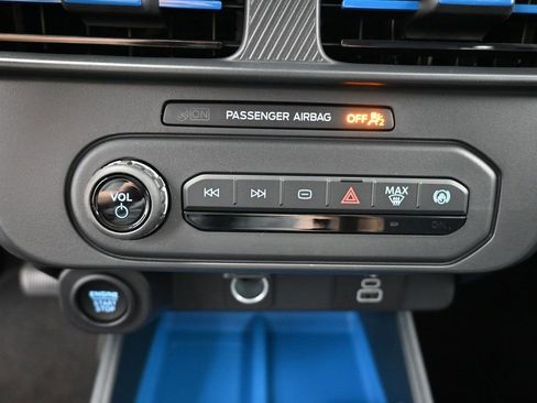 New 2025 Ford Maverick XLT w/ XLT Luxury Package image 9