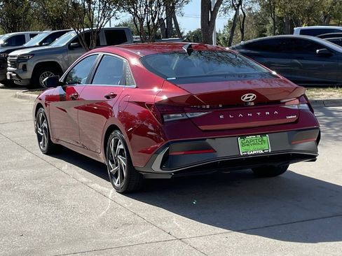 Used 2025 Hyundai Elantra Limited image 4