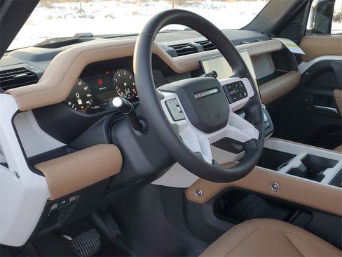 New 2026 Land Rover Defender 130 X-Dynamic SE image 8