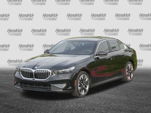 Certified 2024 BMW 530i w/ Premium Package image 5