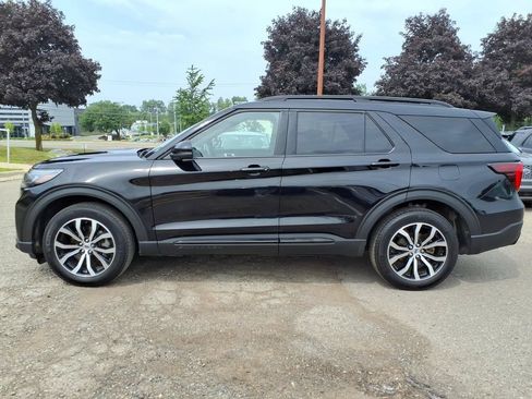Used 2025 Ford Explorer ST-Line AWD/4WD image 2