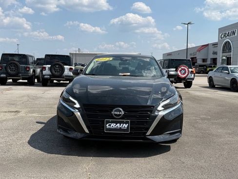 Used 2024 Nissan Altima 2.5 SV FWD image 2