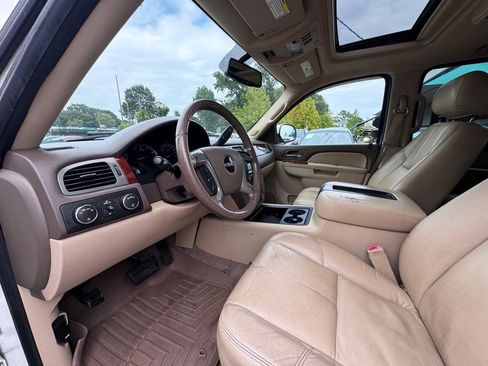 Used 2010 GMC Yukon XL SLT w/ SLT-2 Equipment Package AWD/4WD image 9