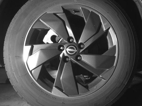 Used 2025 Nissan Rogue SV image 15