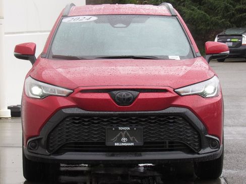 Used 2024 Toyota Corolla Cross SE image 3