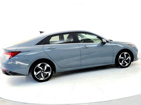 Used 2022 Hyundai Elantra Limited image 6