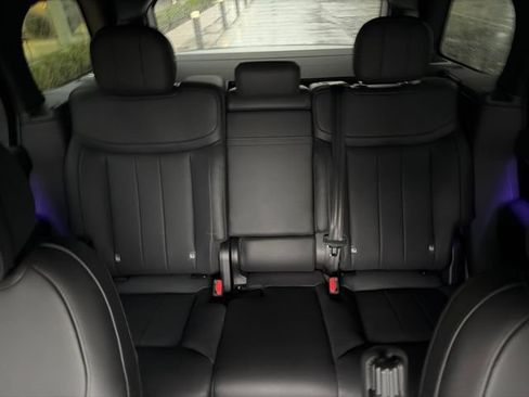 Used 2025 Land Rover Range Rover SE AWD/4WD image 5
