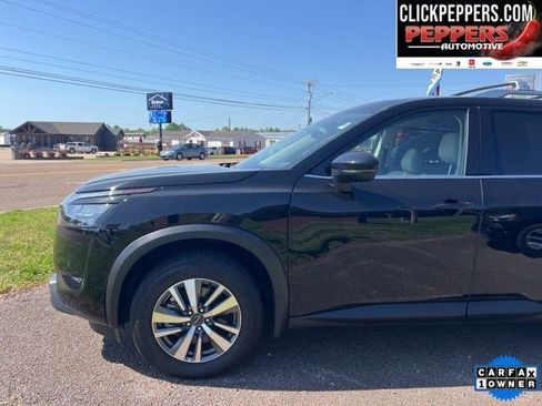 Used 2025 Nissan Pathfinder SL FWD image 2